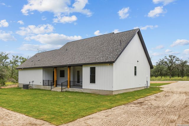 108 Syrah St, La Vernia, TX 78121