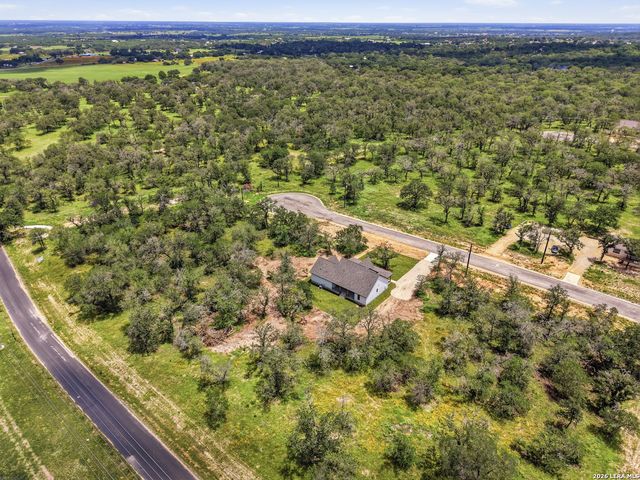 108 Syrah St, La Vernia, TX 78121