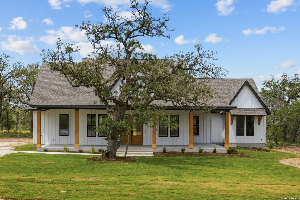 108 Syrah St, La Vernia, TX 78121