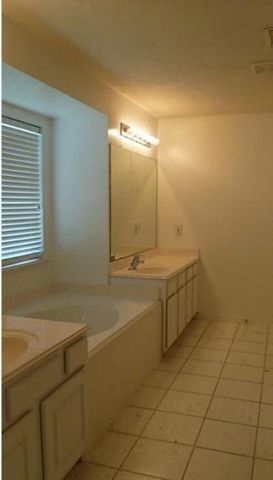 8974 Green Castle Way, Houston, TX 77095