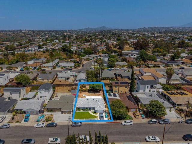 5205 Tipton St, San Diego, CA 92115