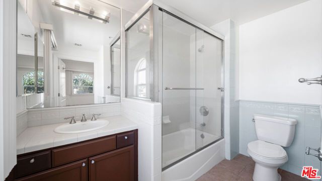 3328 OAKHURST Avenue 311, Los Angeles, CA 90034