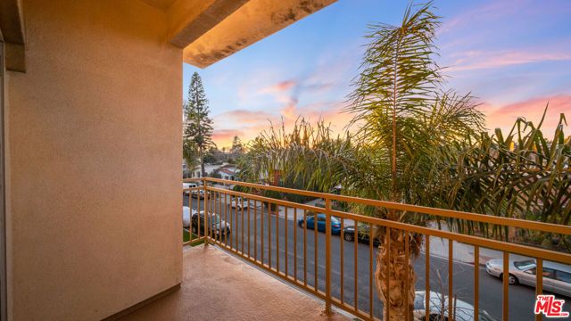 3328 OAKHURST Avenue 311, Los Angeles, CA 90034