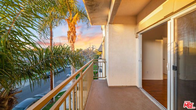 3328 OAKHURST Avenue 311, Los Angeles, CA 90034