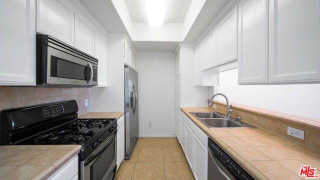 3328 OAKHURST Avenue 311, Los Angeles, CA 90034