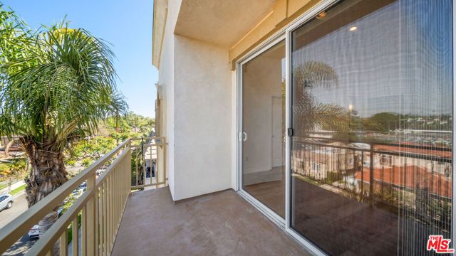 3328 OAKHURST Avenue 311, Los Angeles, CA 90034