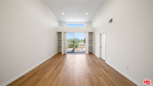 3328 OAKHURST Avenue 311, Los Angeles, CA 90034