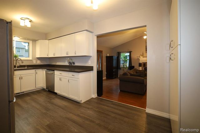 2926 Lansdowne Road, Waterford, MI 48329