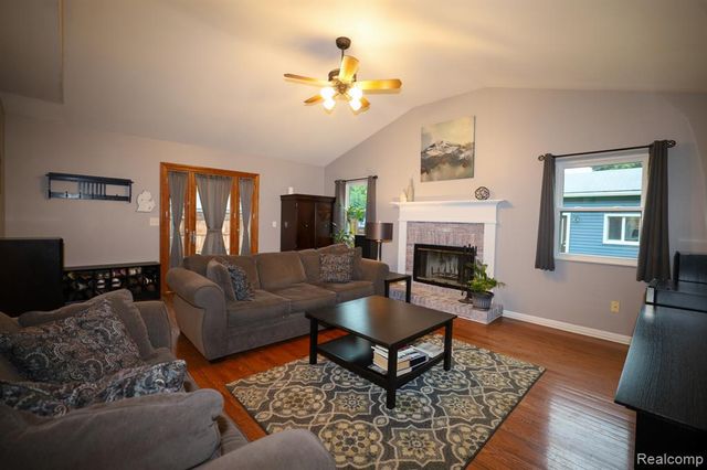 2926 Lansdowne Road, Waterford, MI 48329