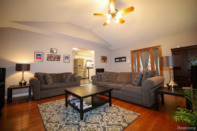 2926 Lansdowne Road, Waterford, MI 48329