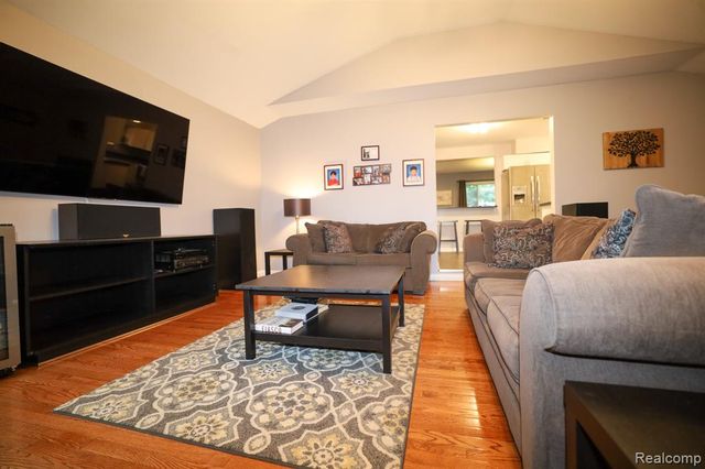 2926 Lansdowne Road, Waterford, MI 48329