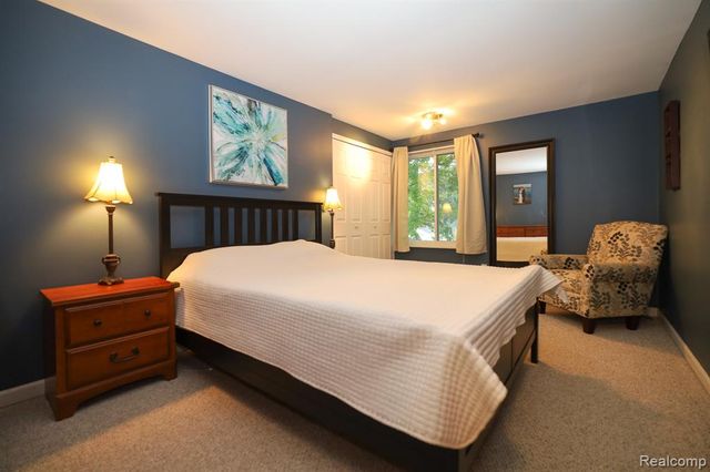 2926 Lansdowne Road, Waterford, MI 48329