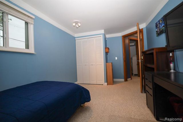 2926 Lansdowne Road, Waterford, MI 48329