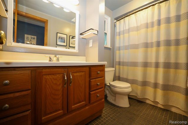 2926 Lansdowne Road, Waterford, MI 48329
