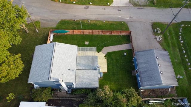 2926 Lansdowne Road, Waterford, MI 48329