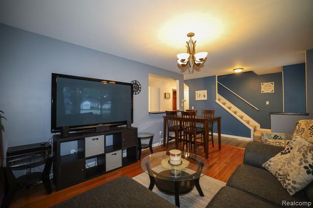 2926 Lansdowne Road, Waterford, MI 48329