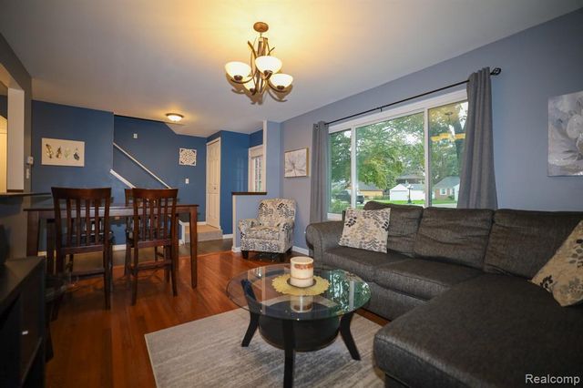 2926 Lansdowne Road, Waterford, MI 48329