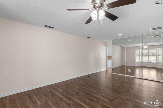 1603 YUCCA STREET, Iowa Park, TX 76367