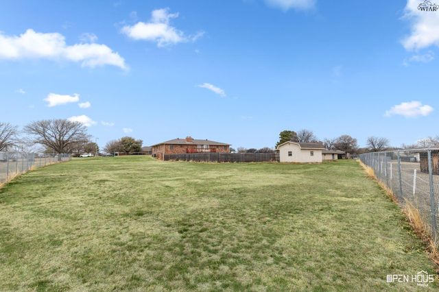 1603 YUCCA STREET, Iowa Park, TX 76367