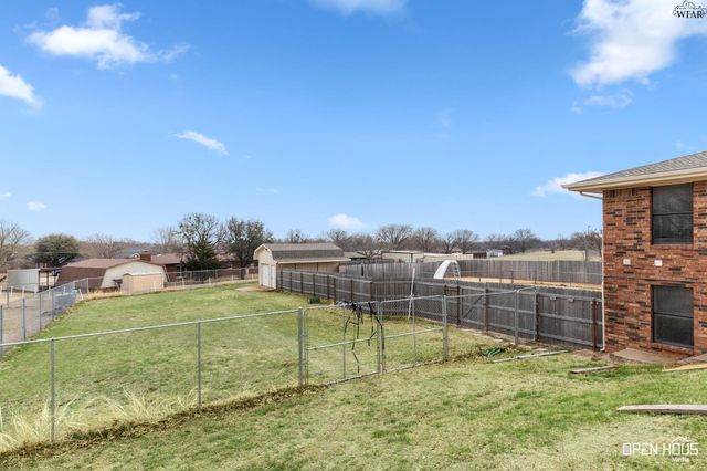 1603 YUCCA STREET, Iowa Park, TX 76367
