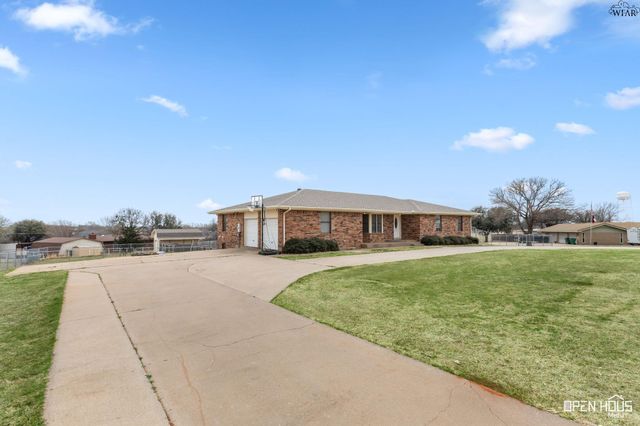 1603 YUCCA STREET, Iowa Park, TX 76367
