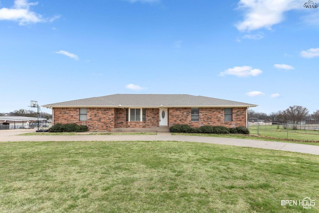 1603 YUCCA STREET, Iowa Park, TX 76367