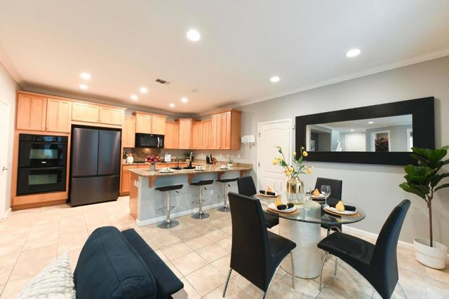 393 Rayos Del Sol Drive, San Jose, CA 95116