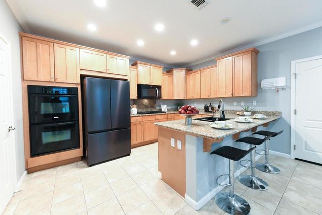 393 Rayos Del Sol Drive, San Jose, CA 95116