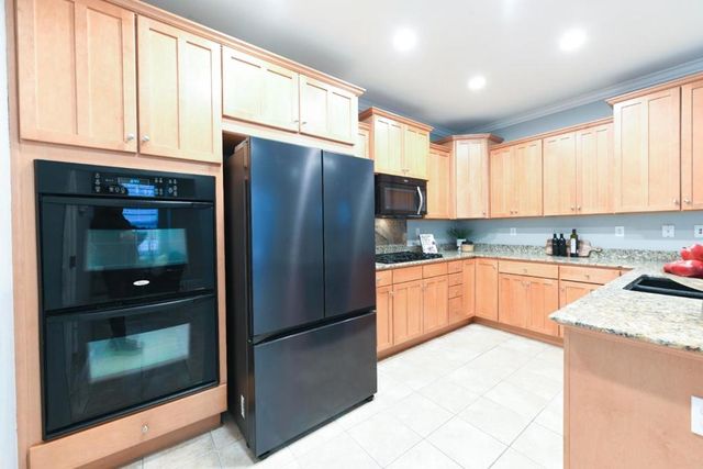 393 Rayos Del Sol Drive, San Jose, CA 95116