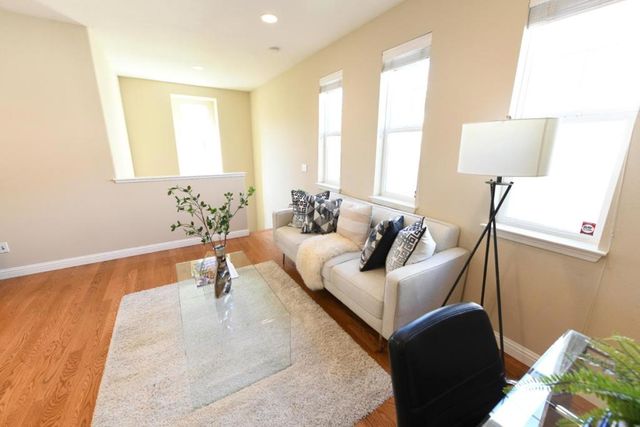 393 Rayos Del Sol Drive, San Jose, CA 95116