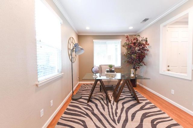 393 Rayos Del Sol Drive, San Jose, CA 95116