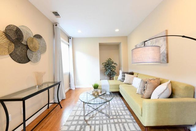 393 Rayos Del Sol Drive, San Jose, CA 95116