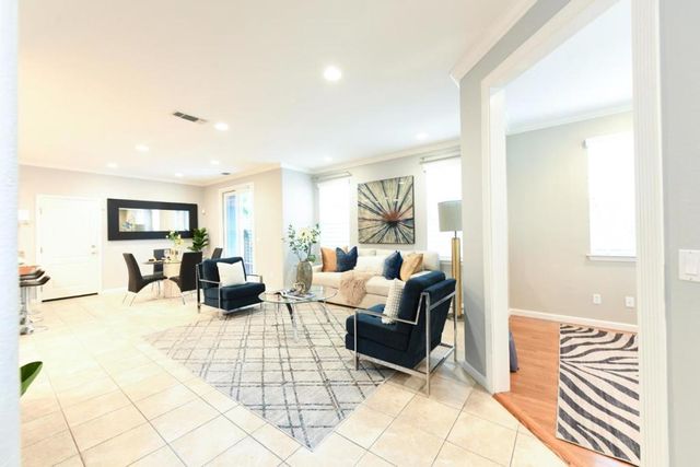 393 Rayos Del Sol Drive, San Jose, CA 95116