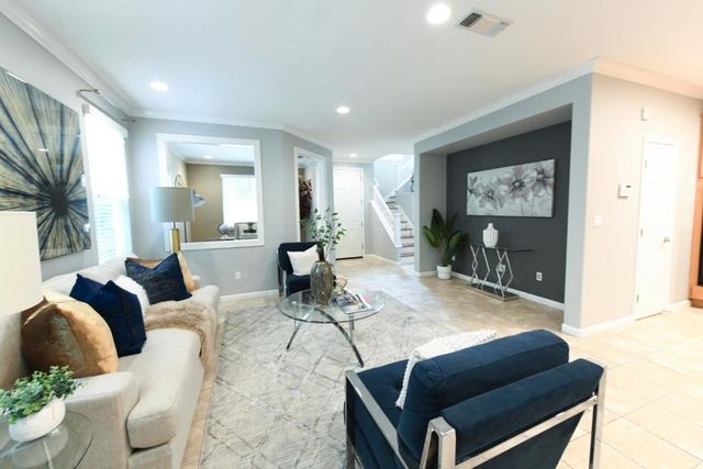 393 Rayos Del Sol Drive, San Jose, CA 95116