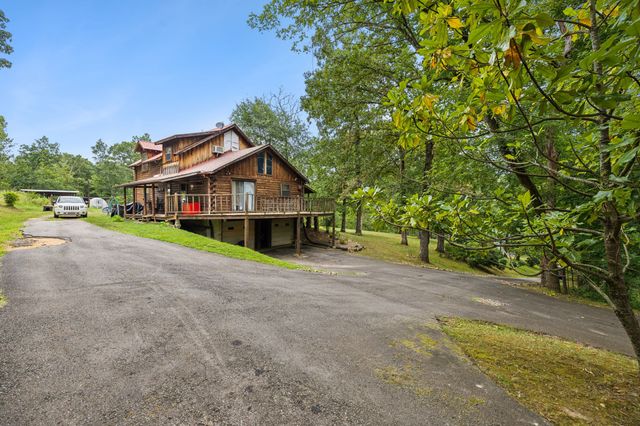 858 Highway 100, W, Centerville, TN 37033