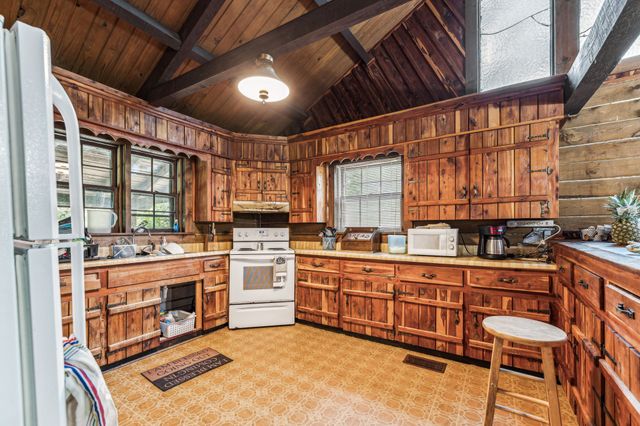 858 Highway 100, W, Centerville, TN 37033