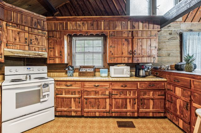 858 Highway 100, W, Centerville, TN 37033