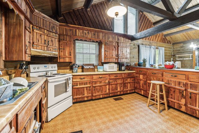 858 Highway 100, W, Centerville, TN 37033