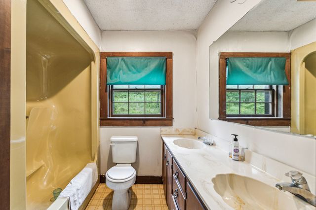 858 Highway 100, W, Centerville, TN 37033