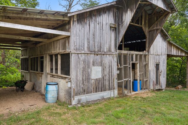 858 Highway 100, W, Centerville, TN 37033