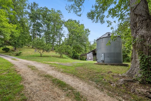 858 Highway 100, W, Centerville, TN 37033