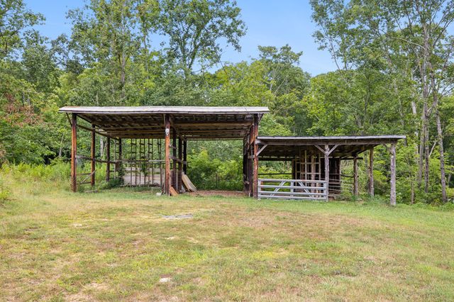 858 Highway 100, W, Centerville, TN 37033