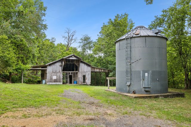 858 Highway 100, W, Centerville, TN 37033
