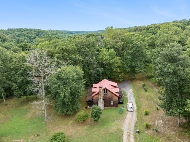 858 Highway 100, W, Centerville, TN 37033