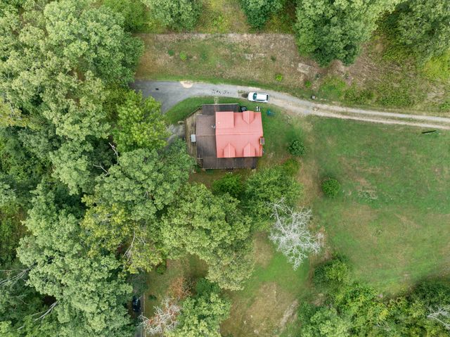 858 Highway 100, W, Centerville, TN 37033