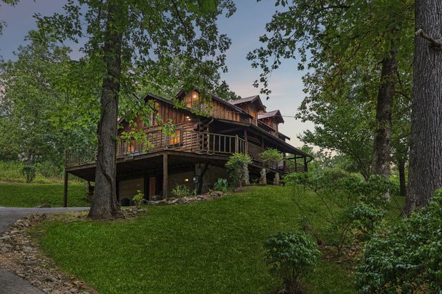 858 Highway 100, W, Centerville, TN 37033