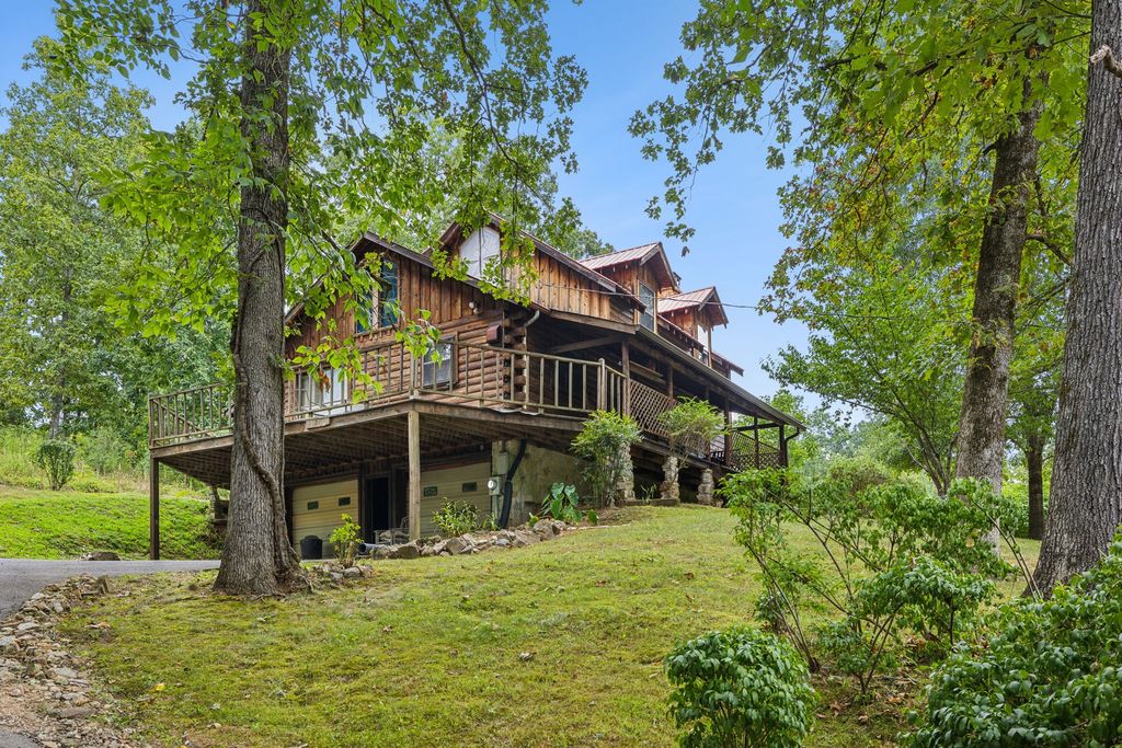 858 Highway 100, W, Centerville, TN 37033