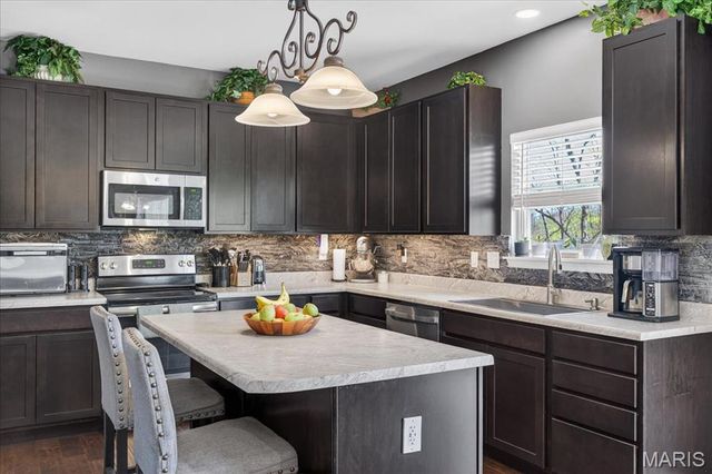 116 Village Glen Court, Wentzville, MO 63385