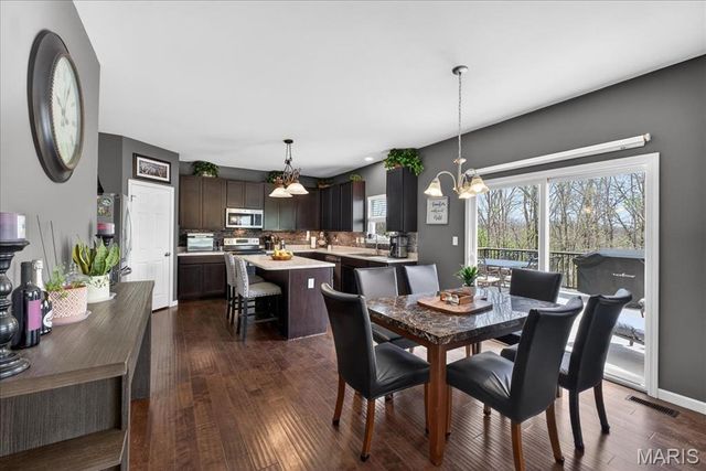 116 Village Glen Court, Wentzville, MO 63385