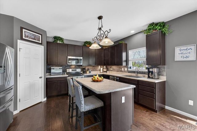 116 Village Glen Court, Wentzville, MO 63385